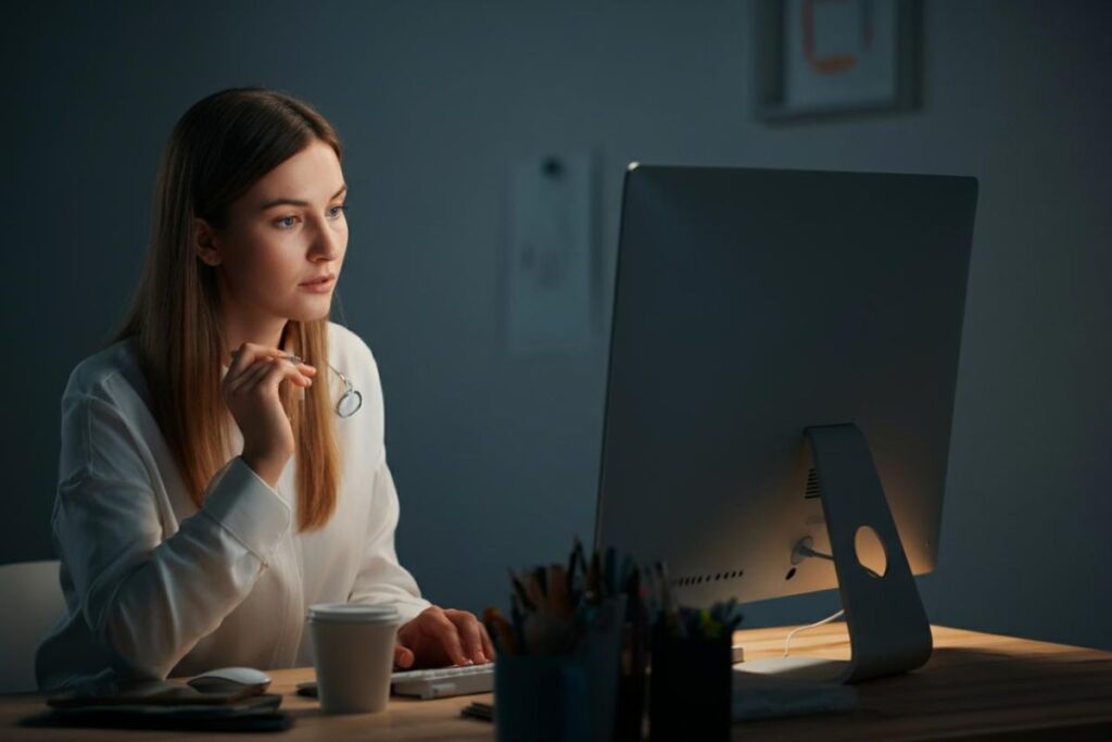 lavorare_al_computer-mistergratis.it