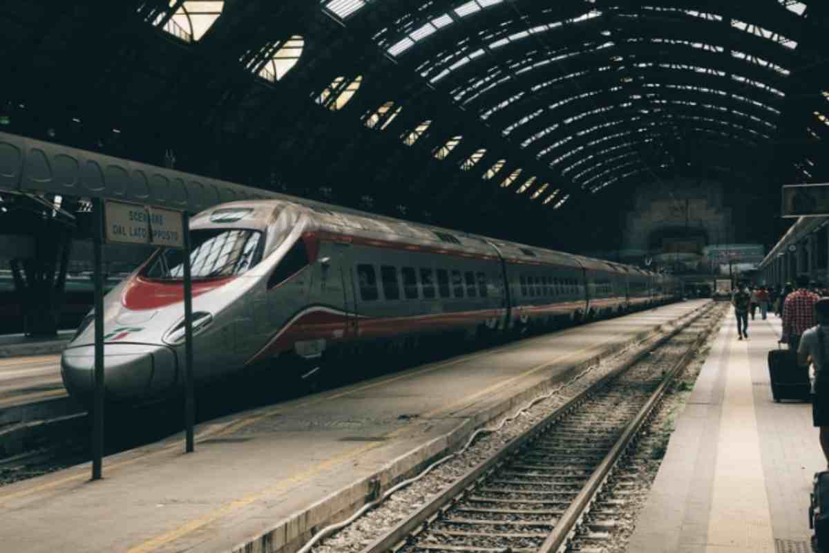 Per non incorrere in spiacevoli sorprese e pagare più del necessario, chi viaggia in treno ad alta velocità deve adottare alcune strategie
