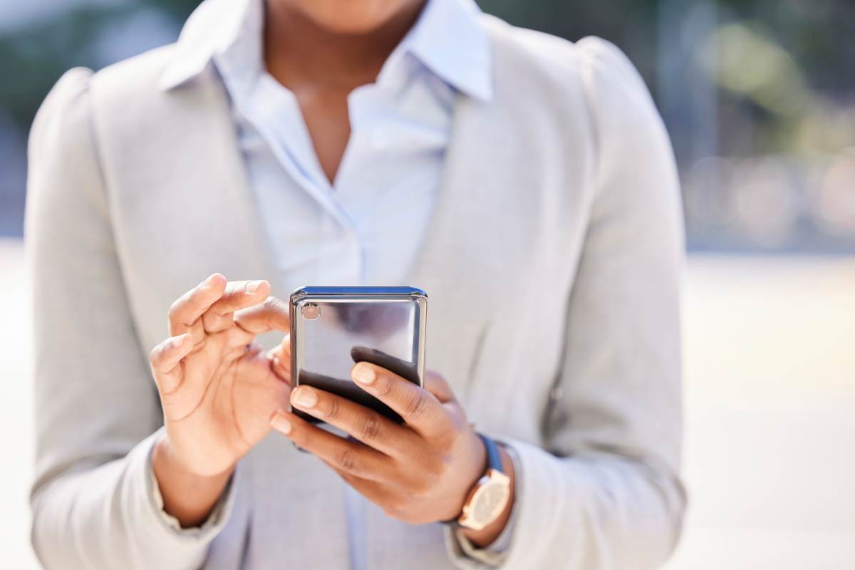 L’operazione invisibile: il gesto che libera il tuo WhatsApp